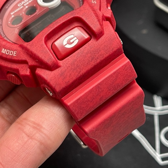 GSHOCK Casio watch GDX6900HT NEW Authentic Red watch - Picture 3 of 8